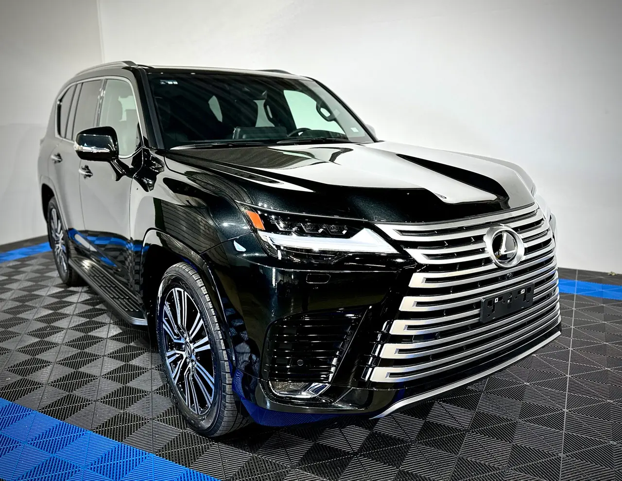 2 X Lexus LX600 Luxury NEW, On stock in Bremerhaven – 3