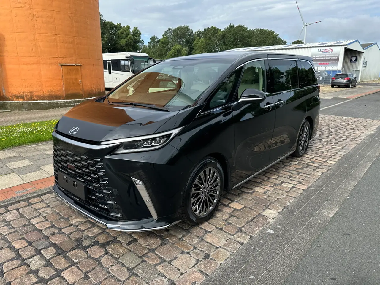 4 X Lexus LM350h Executive, NEW, On stock in Bremerhaven – 3