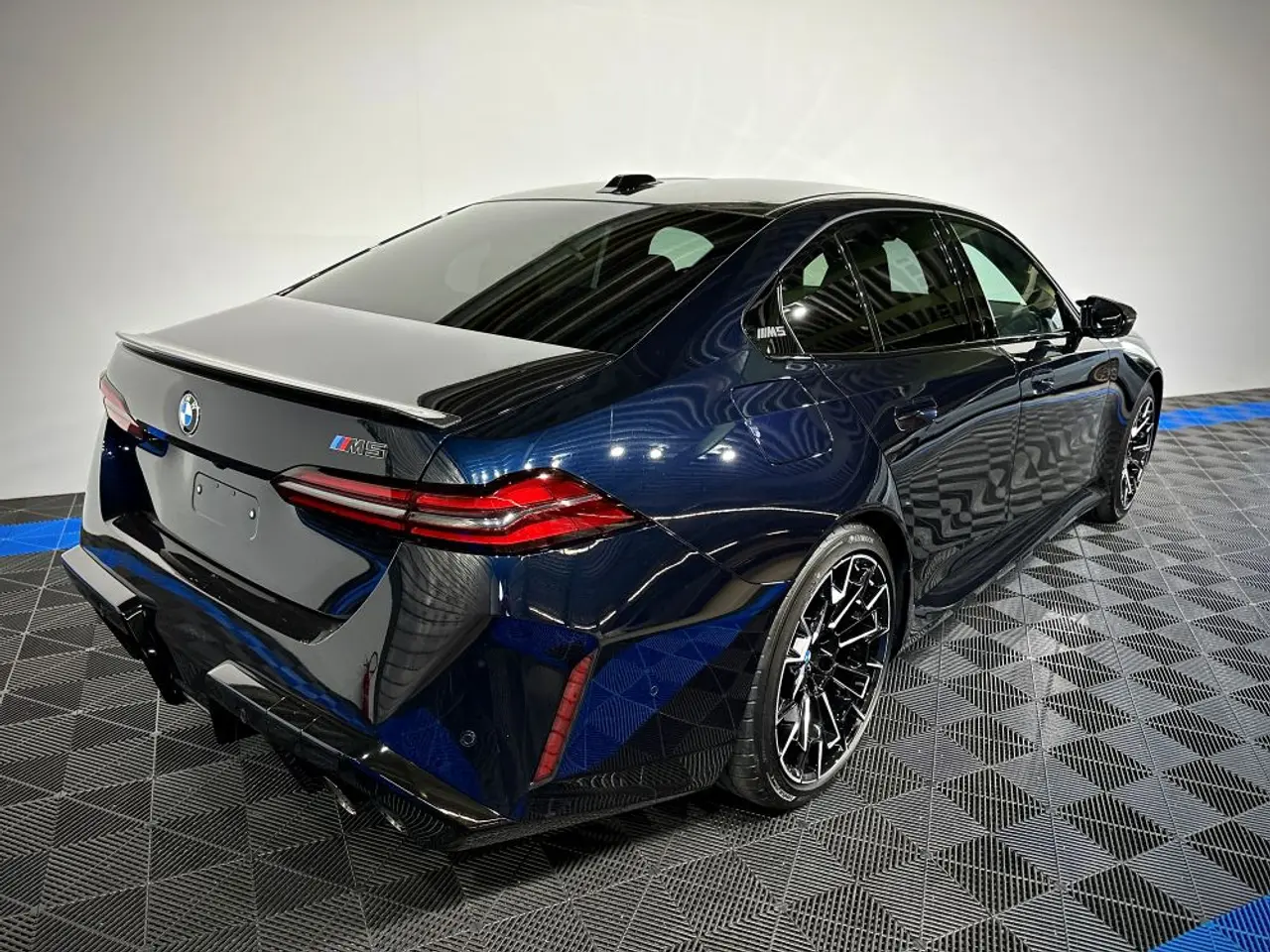 BMW M5 2025, NEW ULTIMATE On stock in Bremerhaven – 5