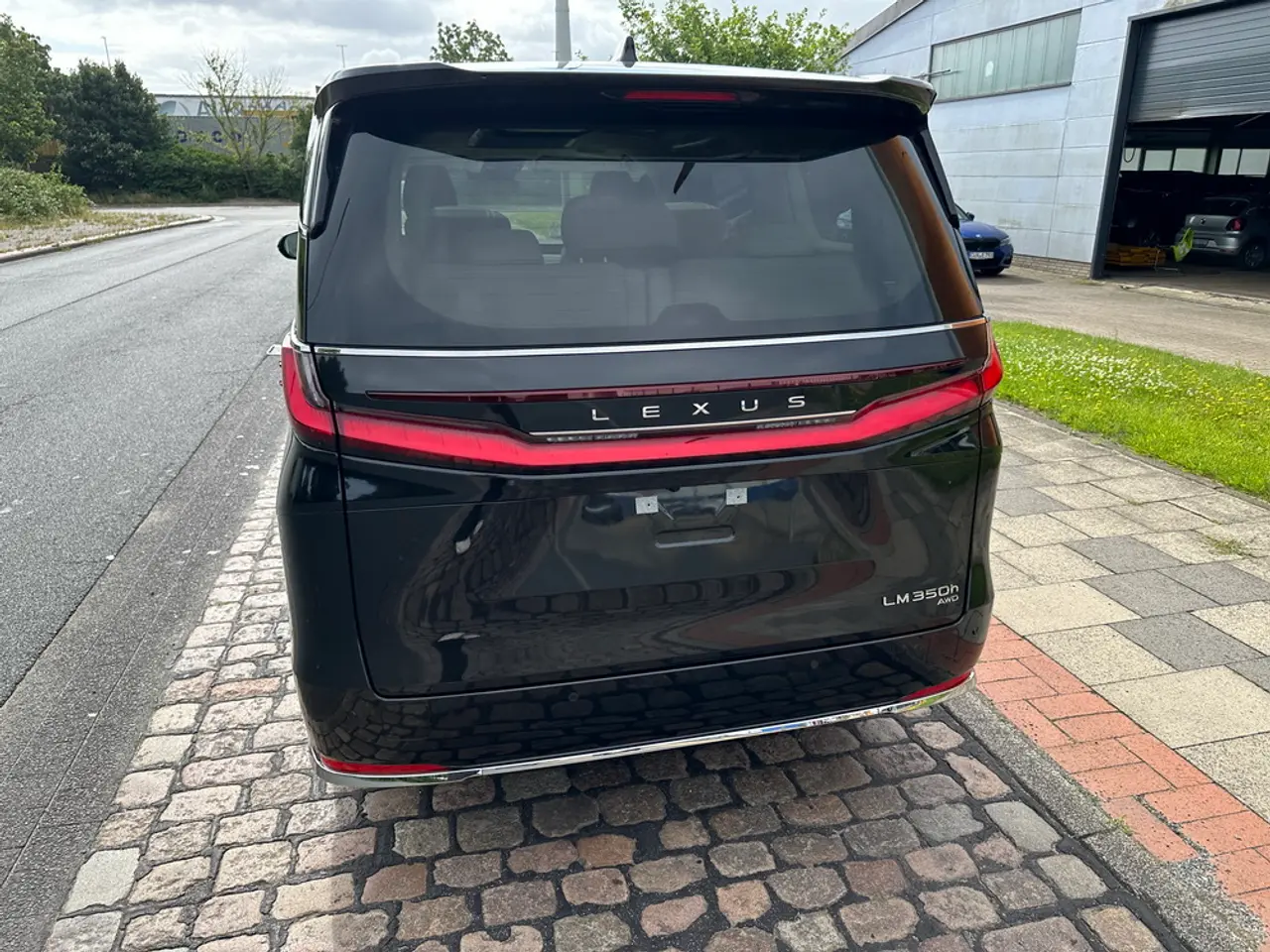 4 X Lexus LM350h Executive, NEW, On stock in Bremerhaven – 6