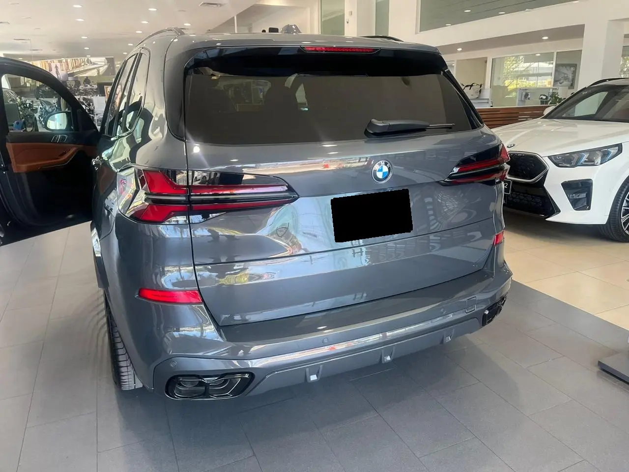 BMW X5 M60i, 4,4l/V8, 530Hp, Factory Armored VR6 2026 – 7