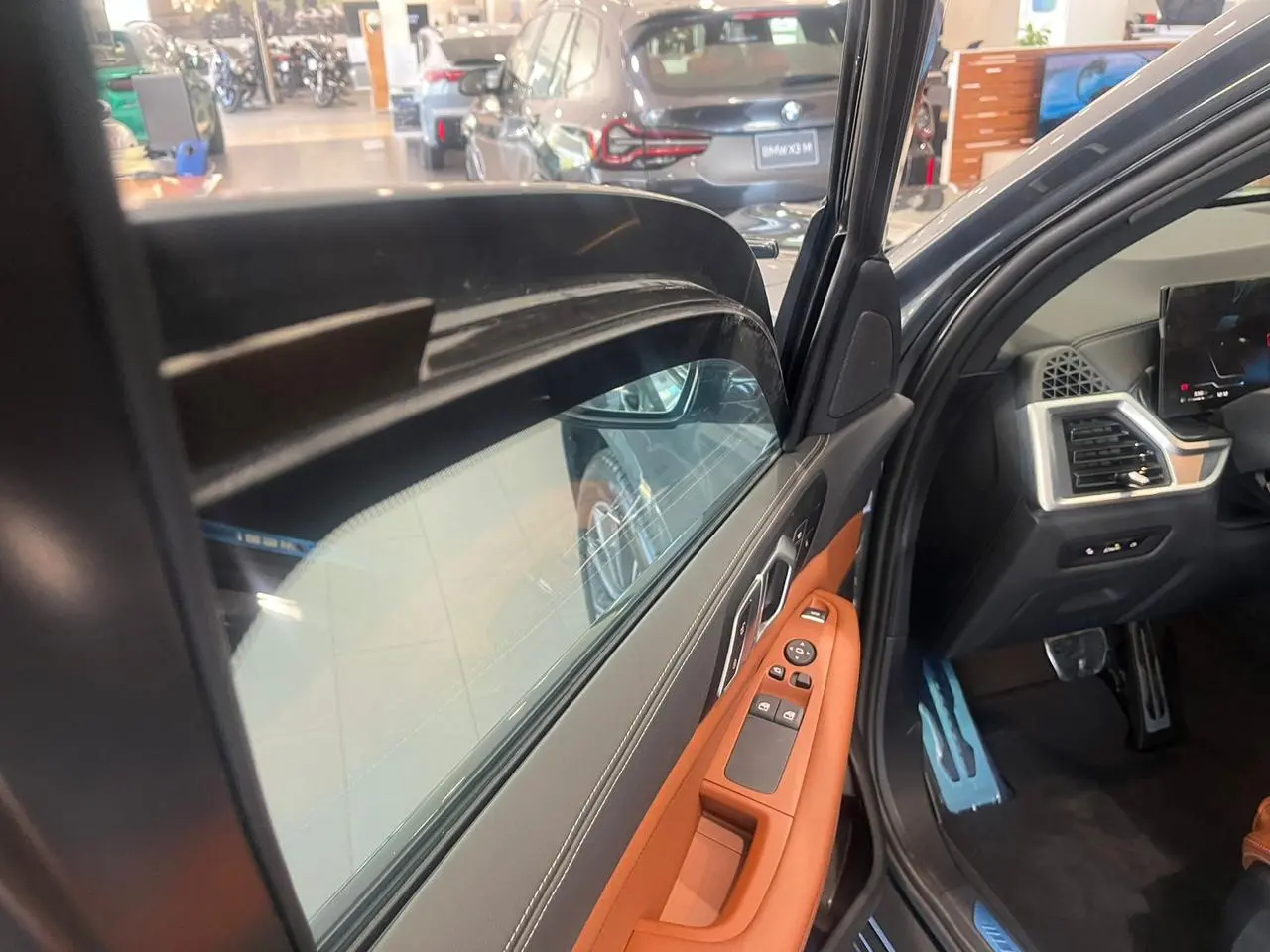 BMW X5 M60i, 4,4l/V8, 530Hp, Factory Armored VR6 2026 – 9