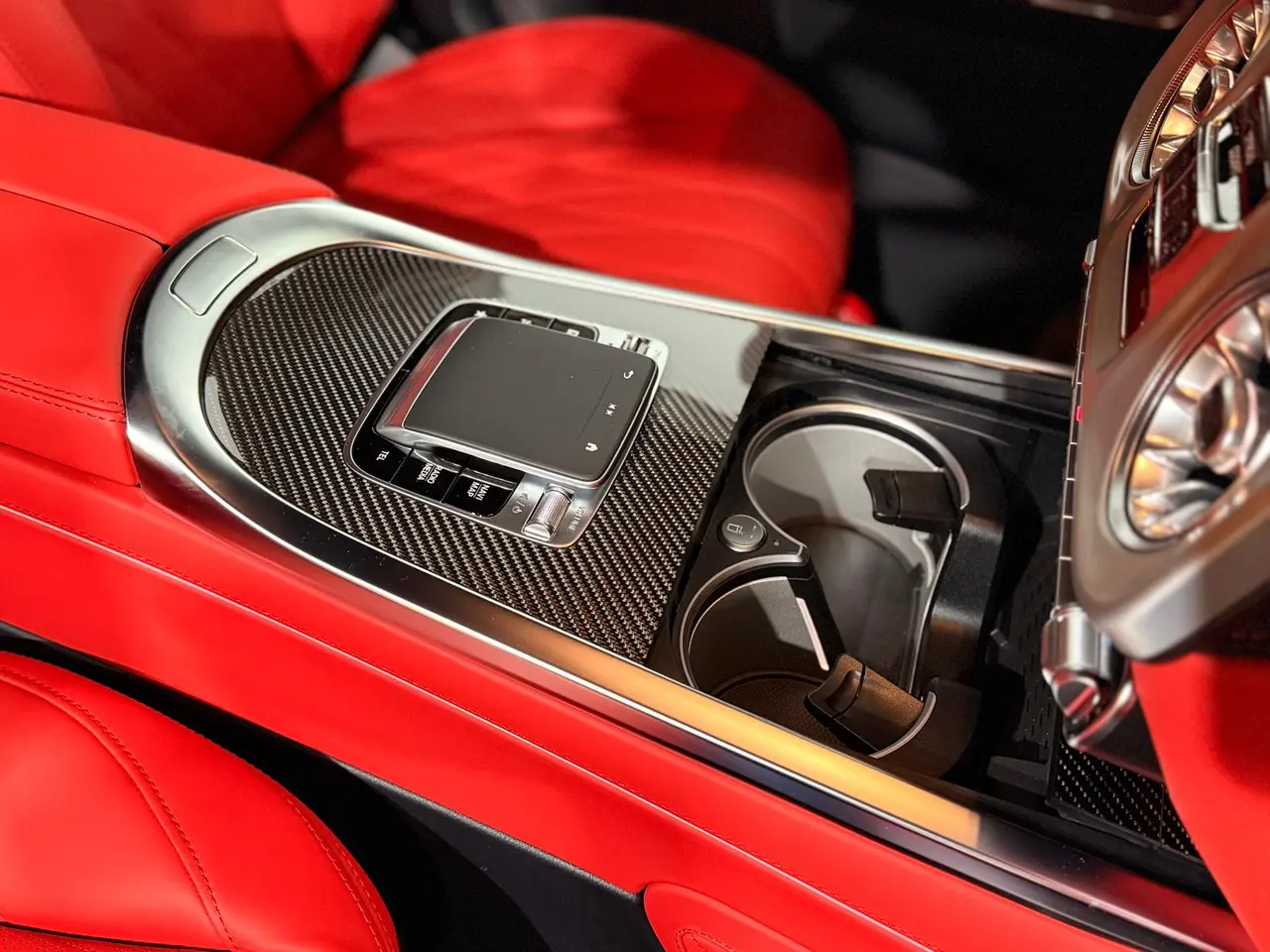 Mercedes G63 AMG V8 Gasoline, 2026 – 12