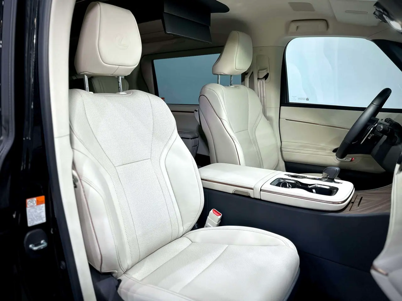 7 X Lexus LM350h Executive, NEW, On stock in Bremerhaven – 18